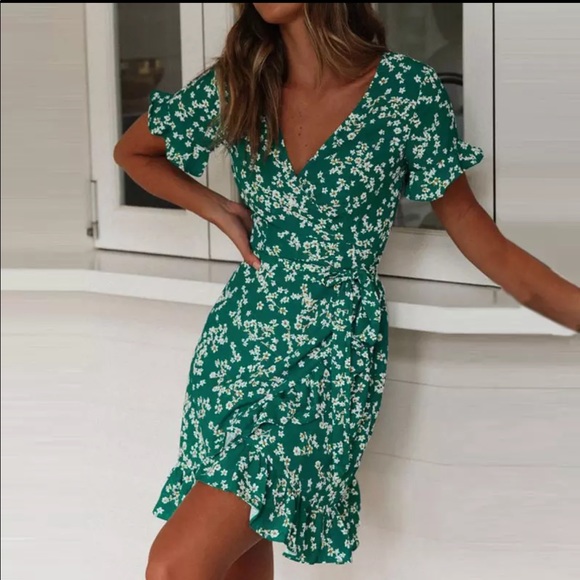 Dresses & Skirts - NEW Green Floral Flutter Sleeve Wrap Mini Dress Spring Summer Fashion Dress